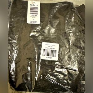 Brand New Torrid Jeggings Crop (Black)